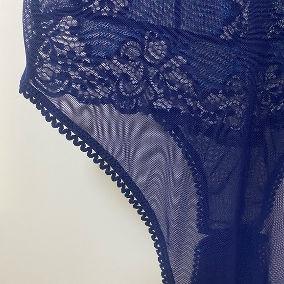 Blue lace and mesh teddy - Picture 5 of 10
